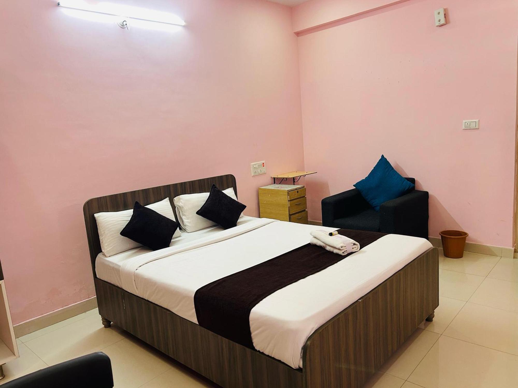 Hotel Golden Stays Kammasandra Bagian luar foto